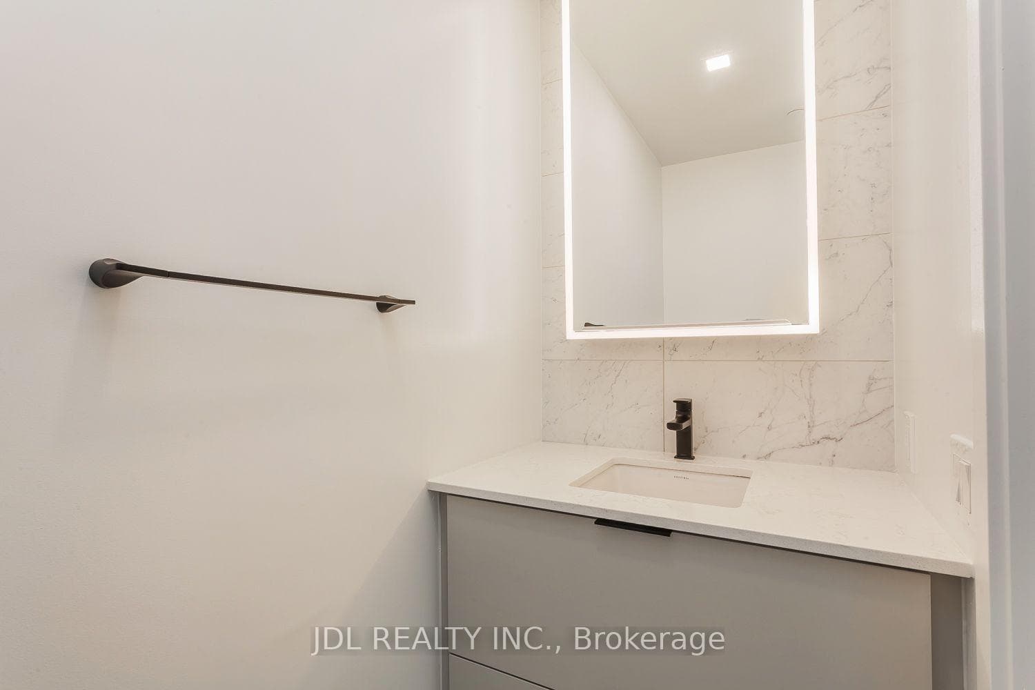609 Sherbourne Street Unit 3709 photo 16