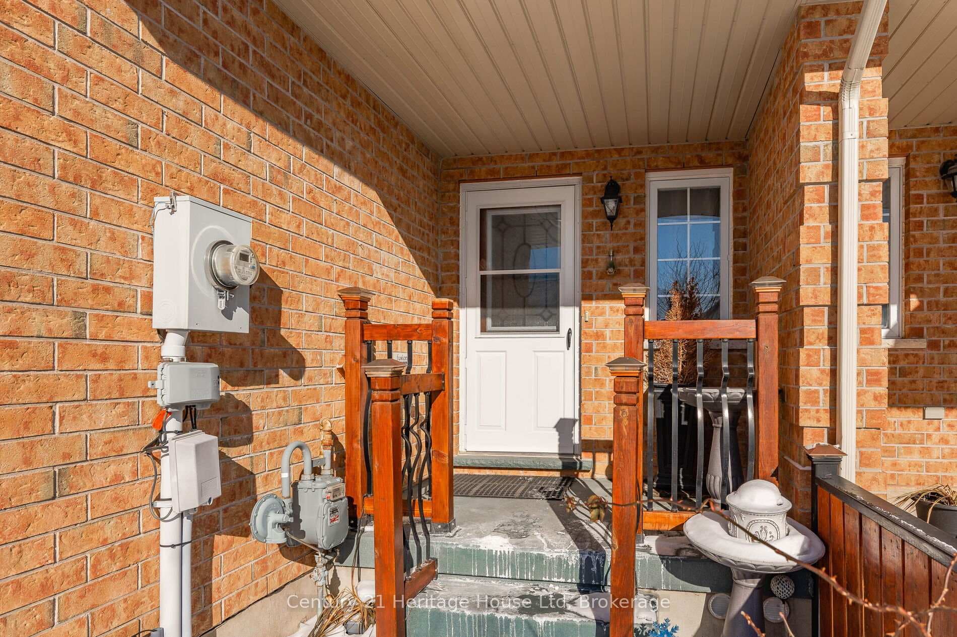 37 Hasler Crescent photo 4