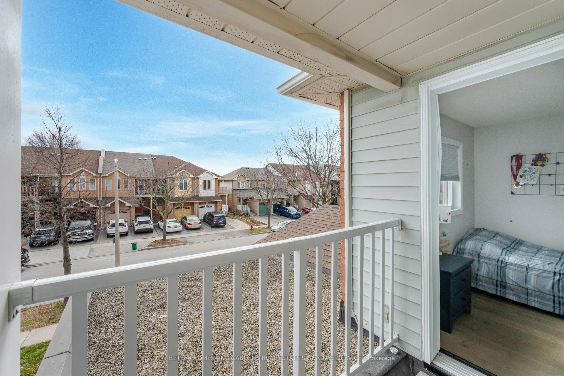 5119 Lampman Avenue photo 27