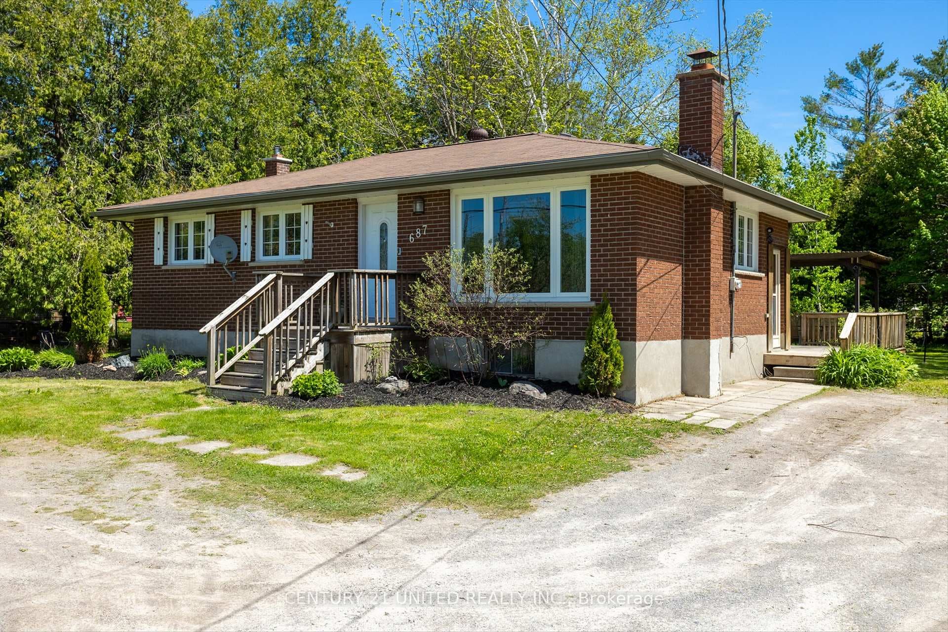 687 Robinson Road photo 2