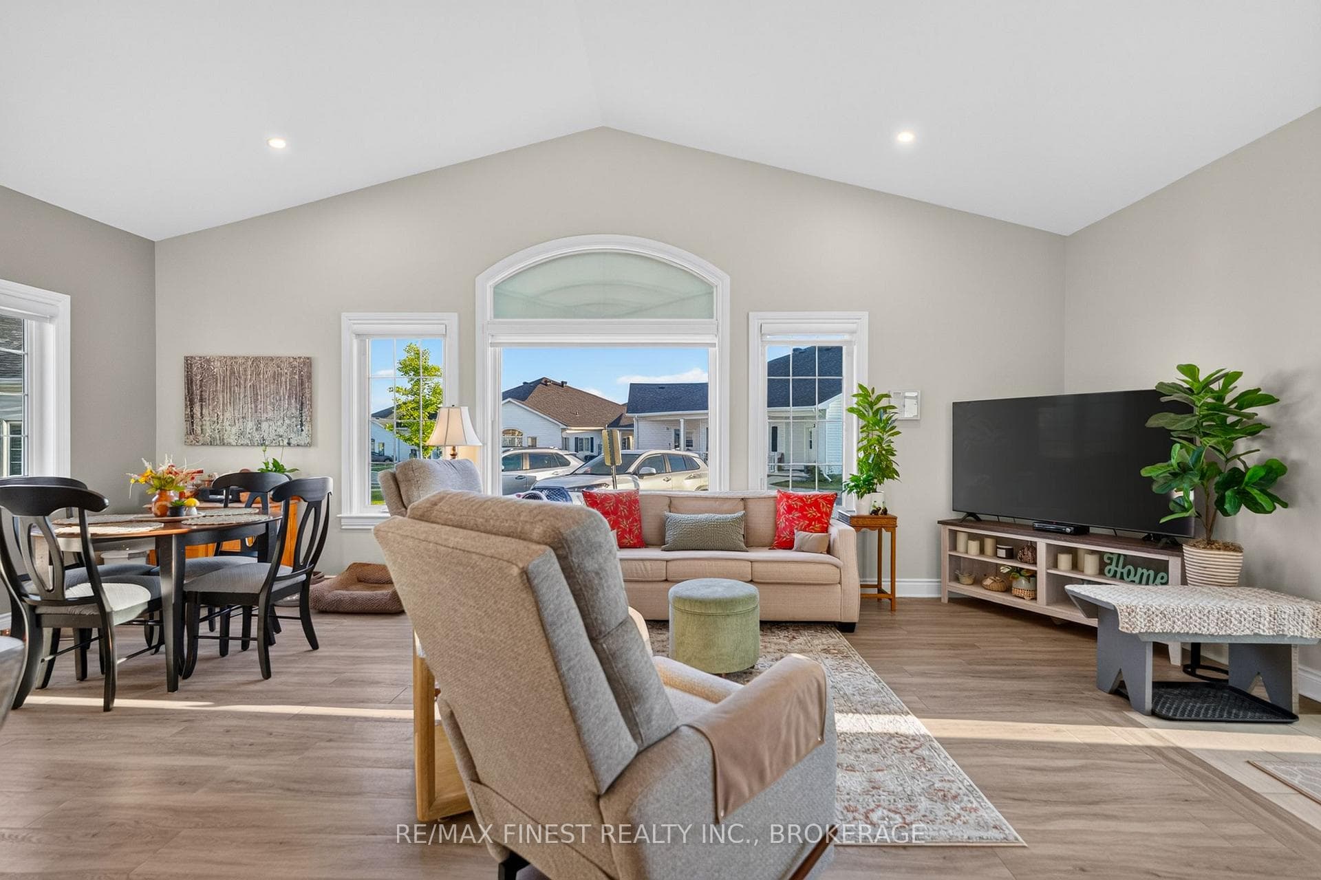 52 Lowry Place photo 8