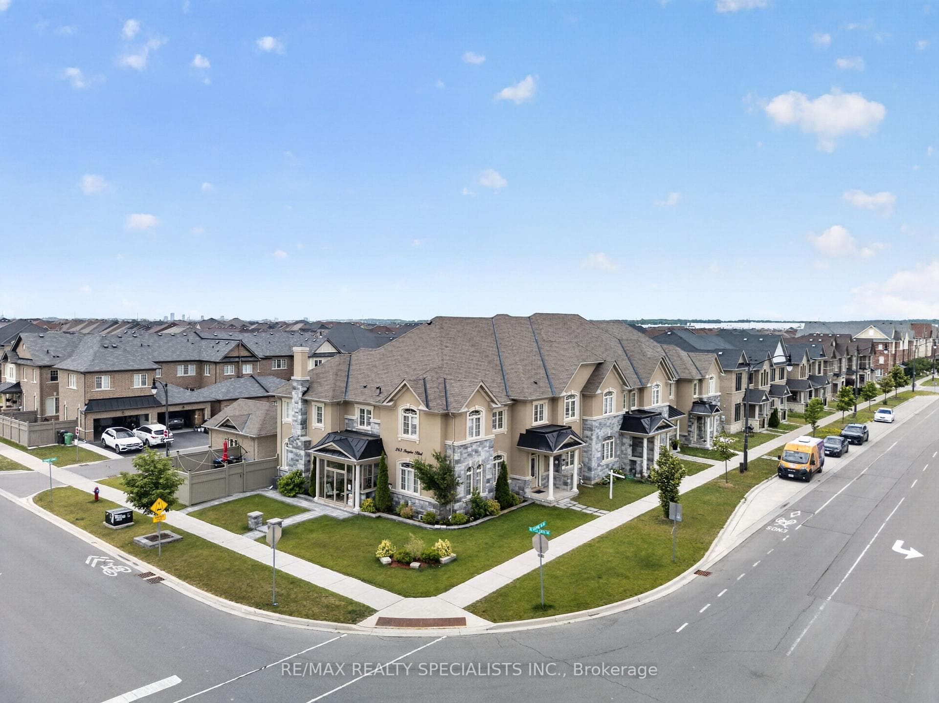 261 INSPIRE Boulevard photo 4