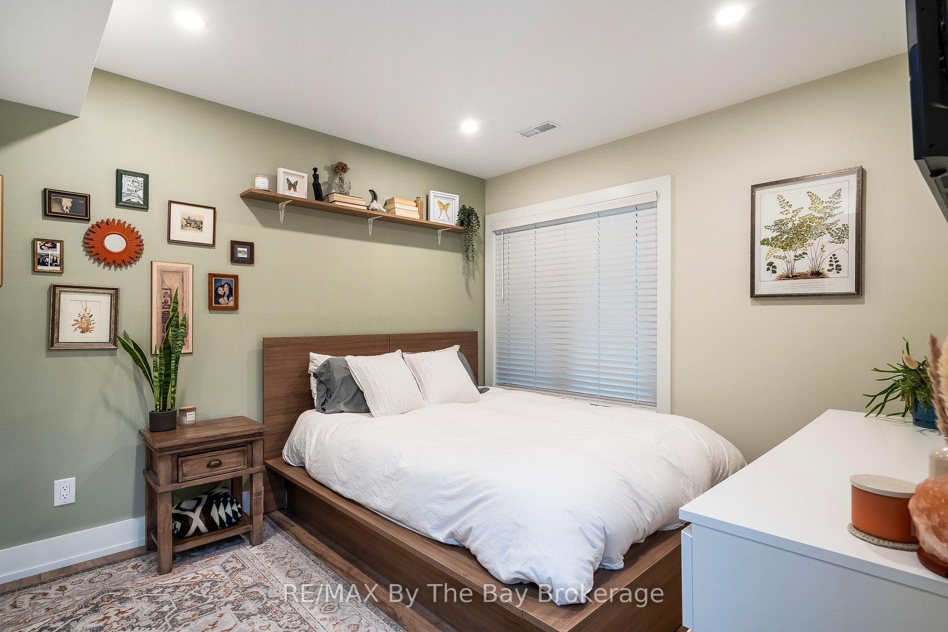 809 Eastdale Drive photo 32