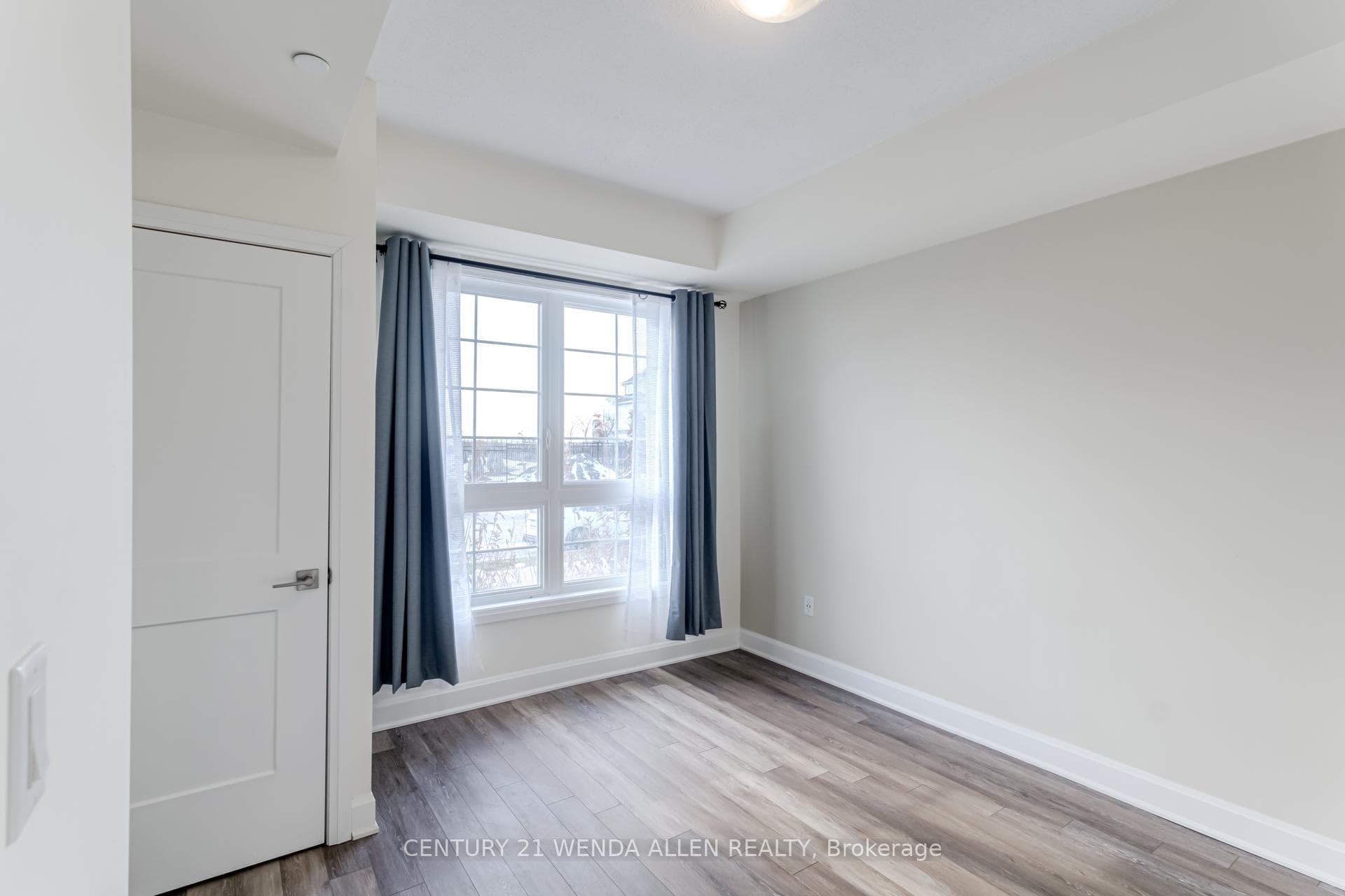 50 Lakebreze Drive Unit 110 photo 19