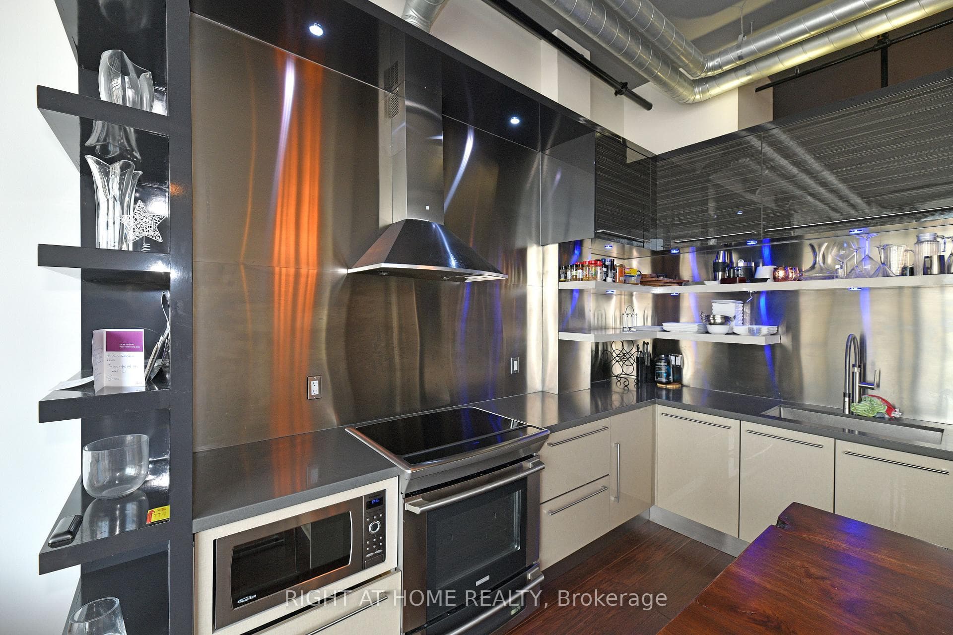43 Hanna Avenue Unit 708 photo 5