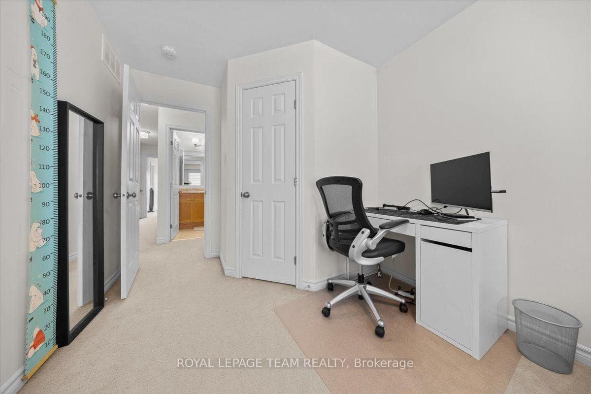 552 Jackdaw Avenue photo 23