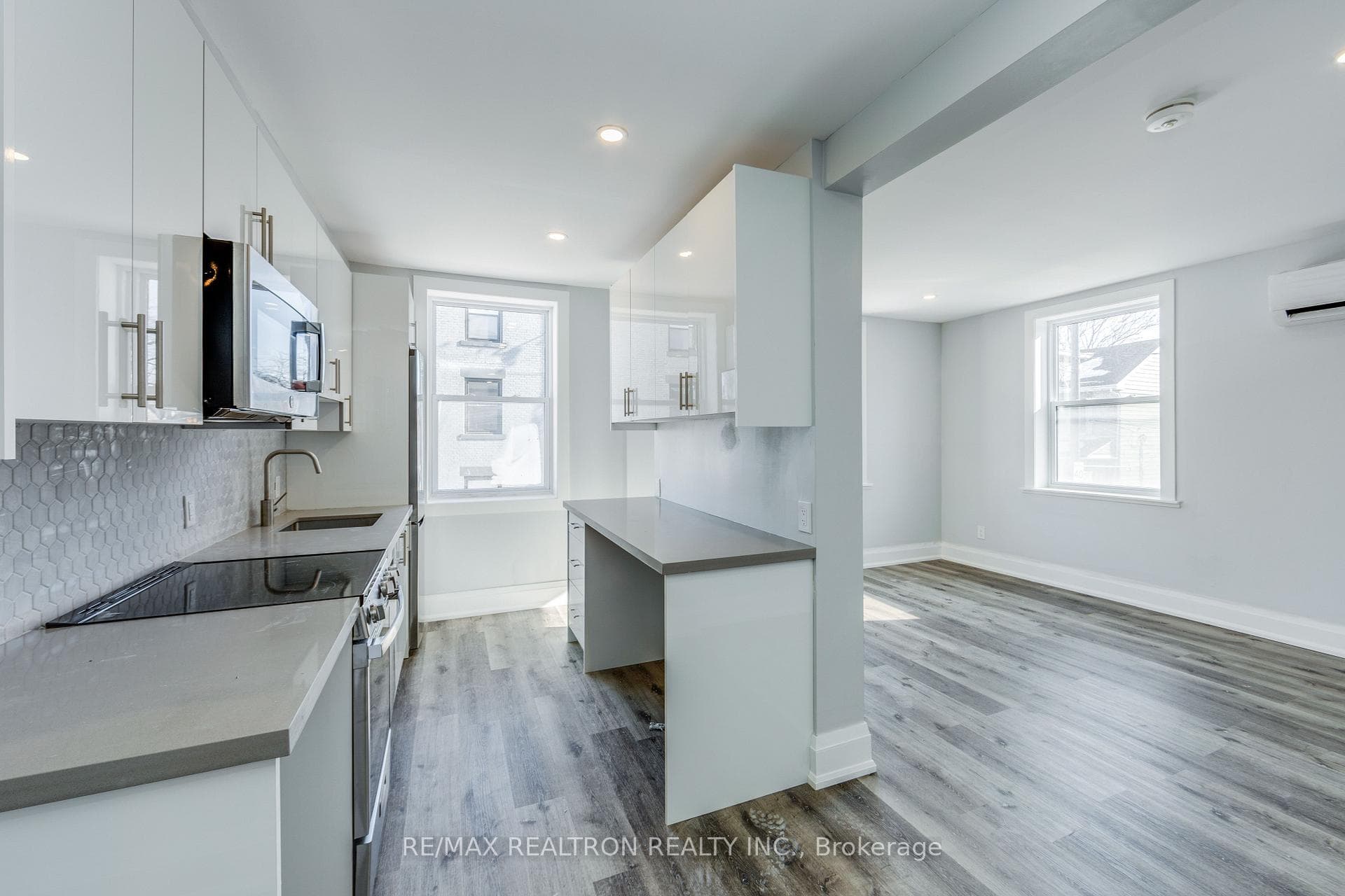 1480 Dundas Street Unit 3 photo 1