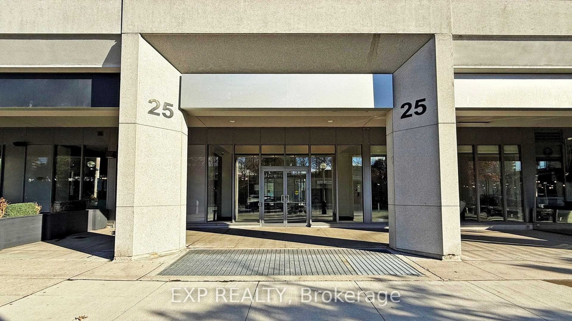25 Lower Simcoe Street Unit 1106 photo 3