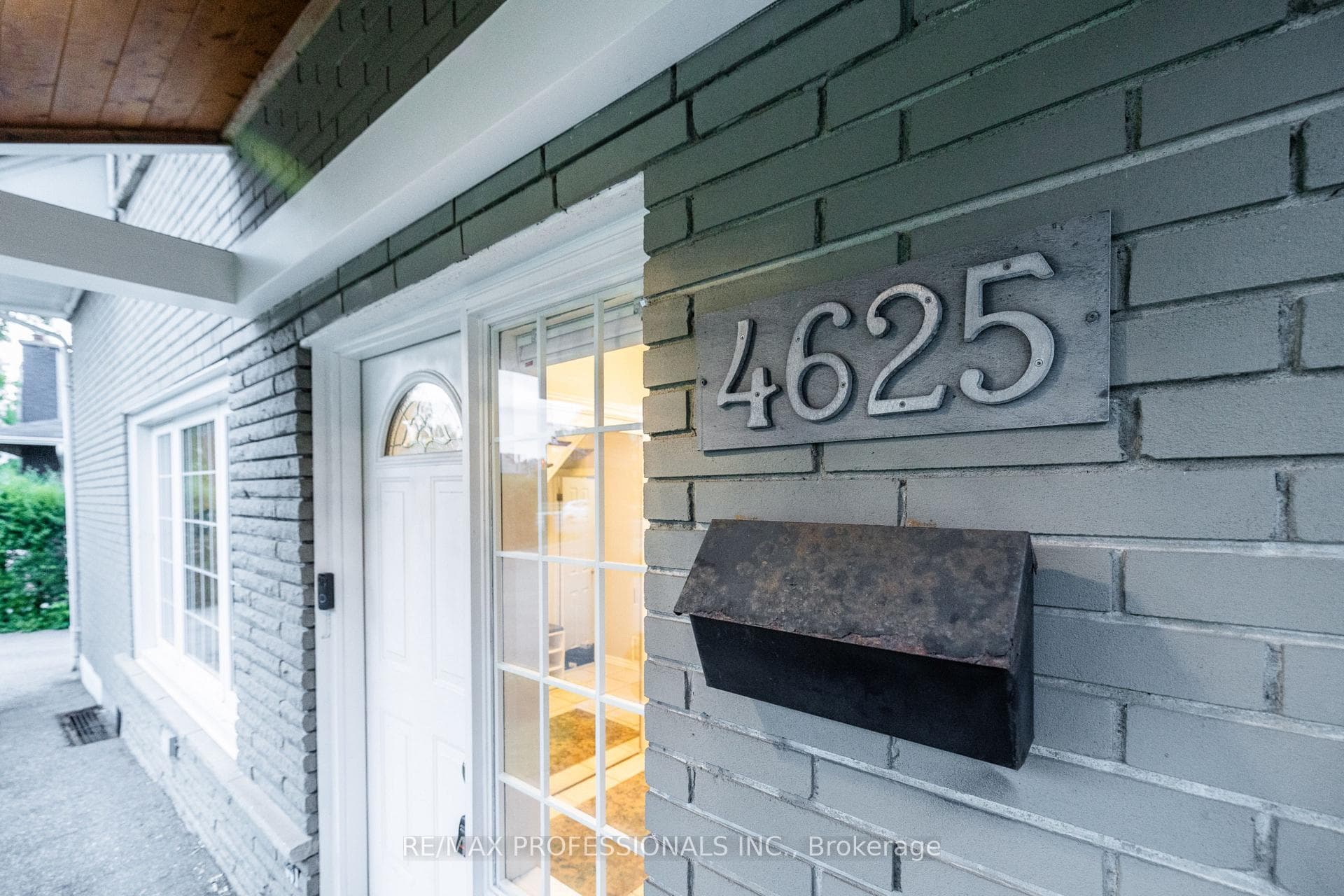 4625 Dundas Street photo 5