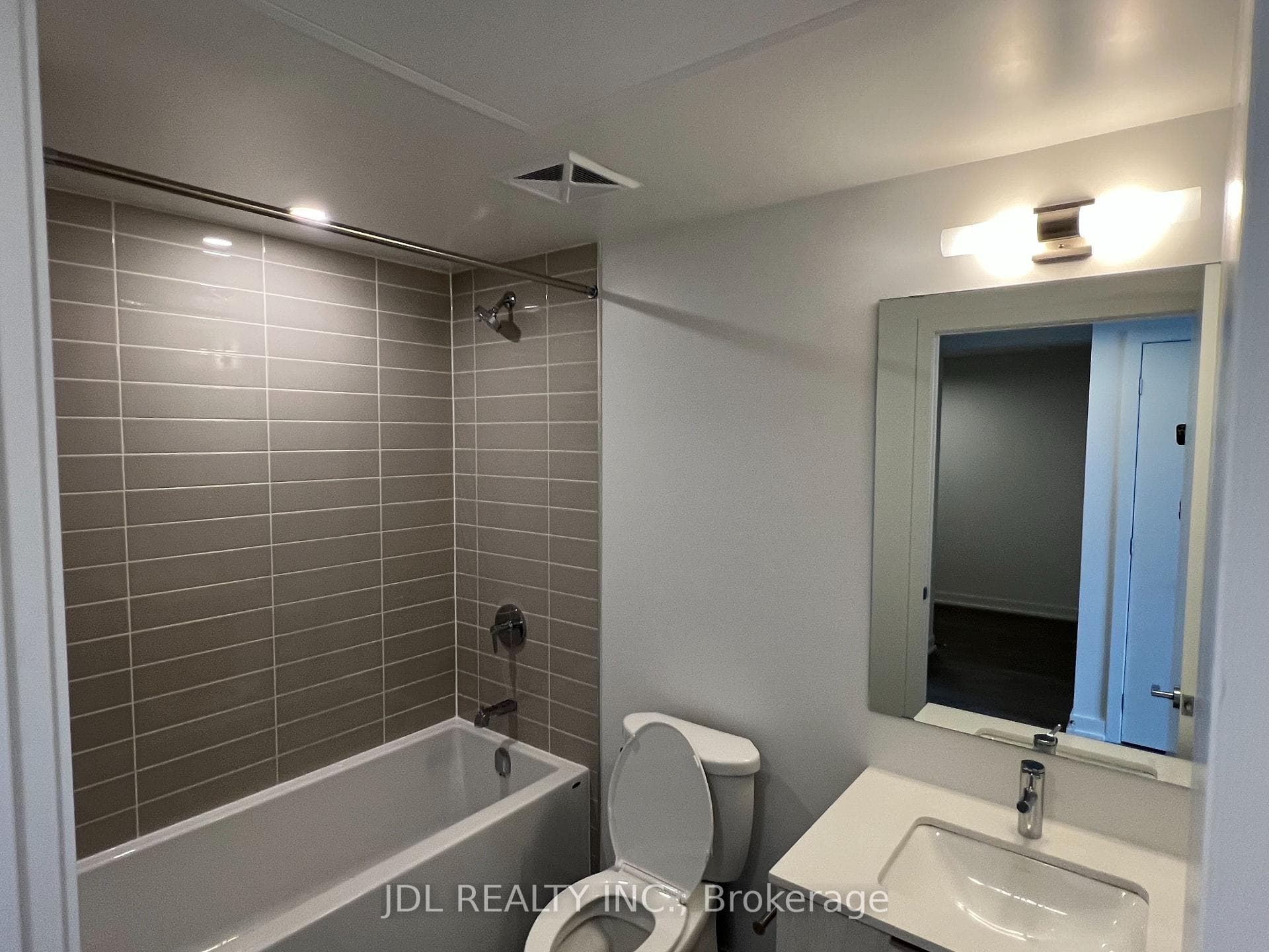 357 King Street Unit 3308 photo 12