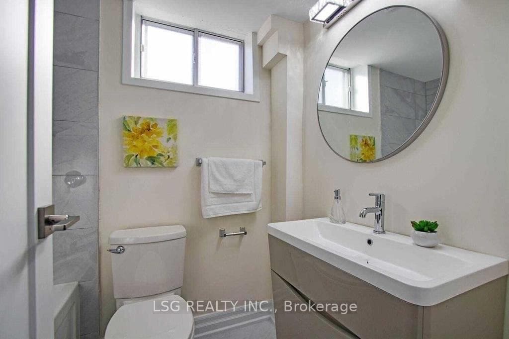 23 Sussex Avenue photo 30