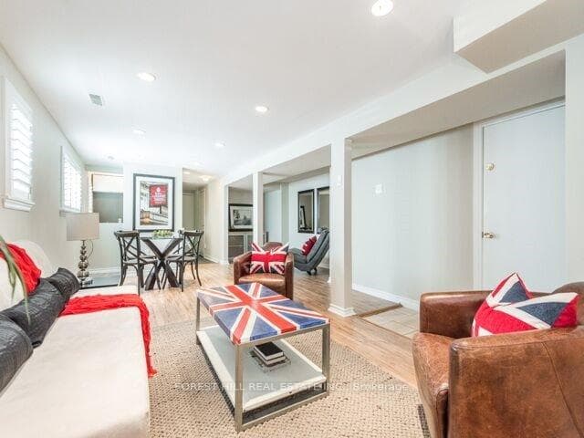 42 Astley Avenue Unit Lower photo 4