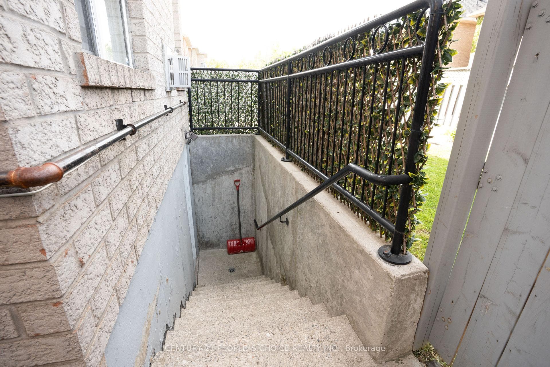 111 Brisdale Drive photo 47