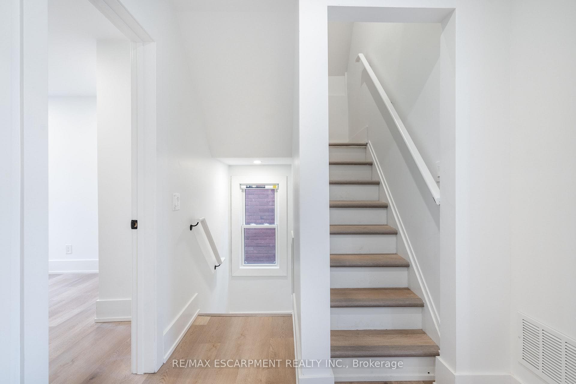 204 Balsam Avenue photo 18