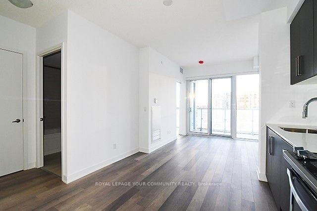 5180 Yonge Street Unit 1002 photo 3