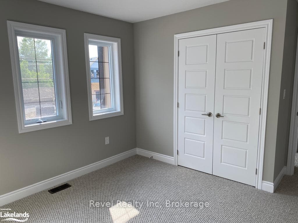 1050 WRIGHT Drive photo 4