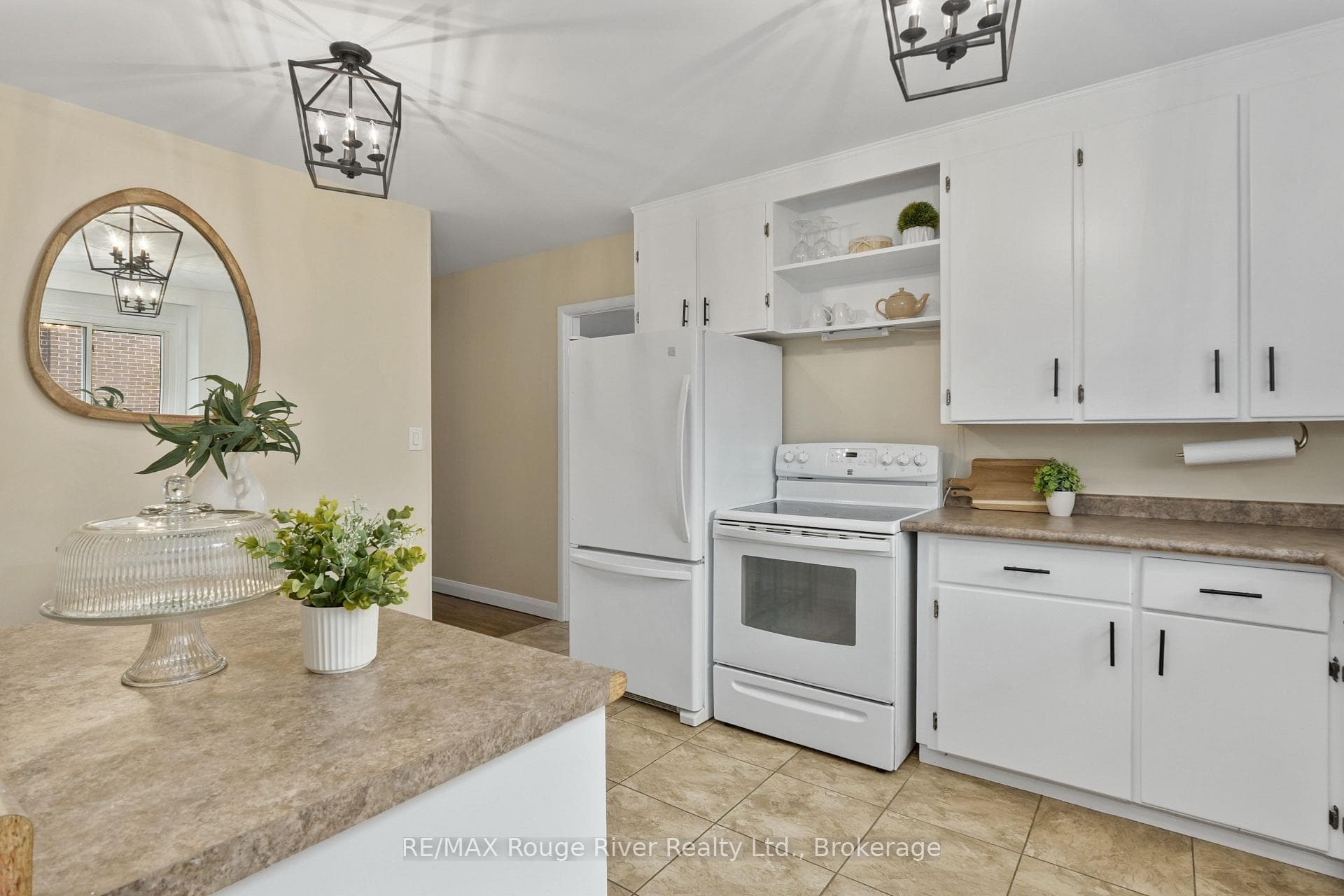 528 Barbara Street photo 14