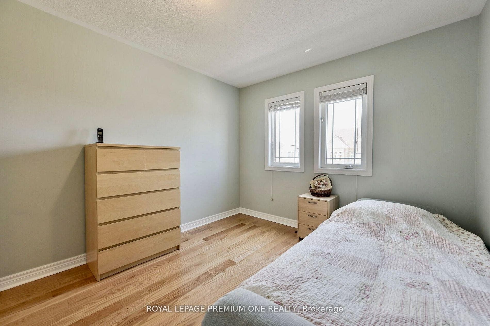 166 Sharpe Crescent photo 35