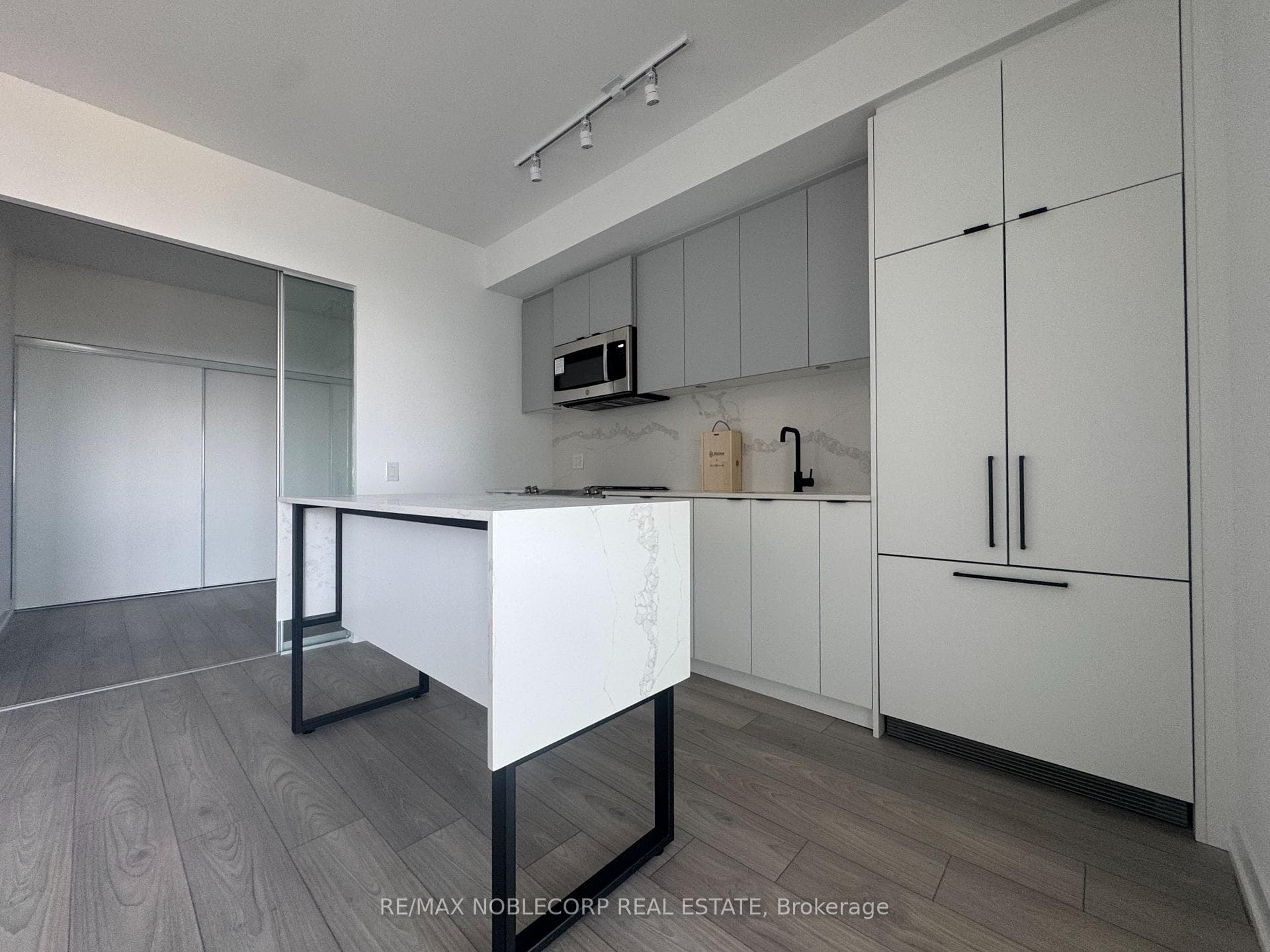 285 Dufferin Street Unit 1019 photo 7