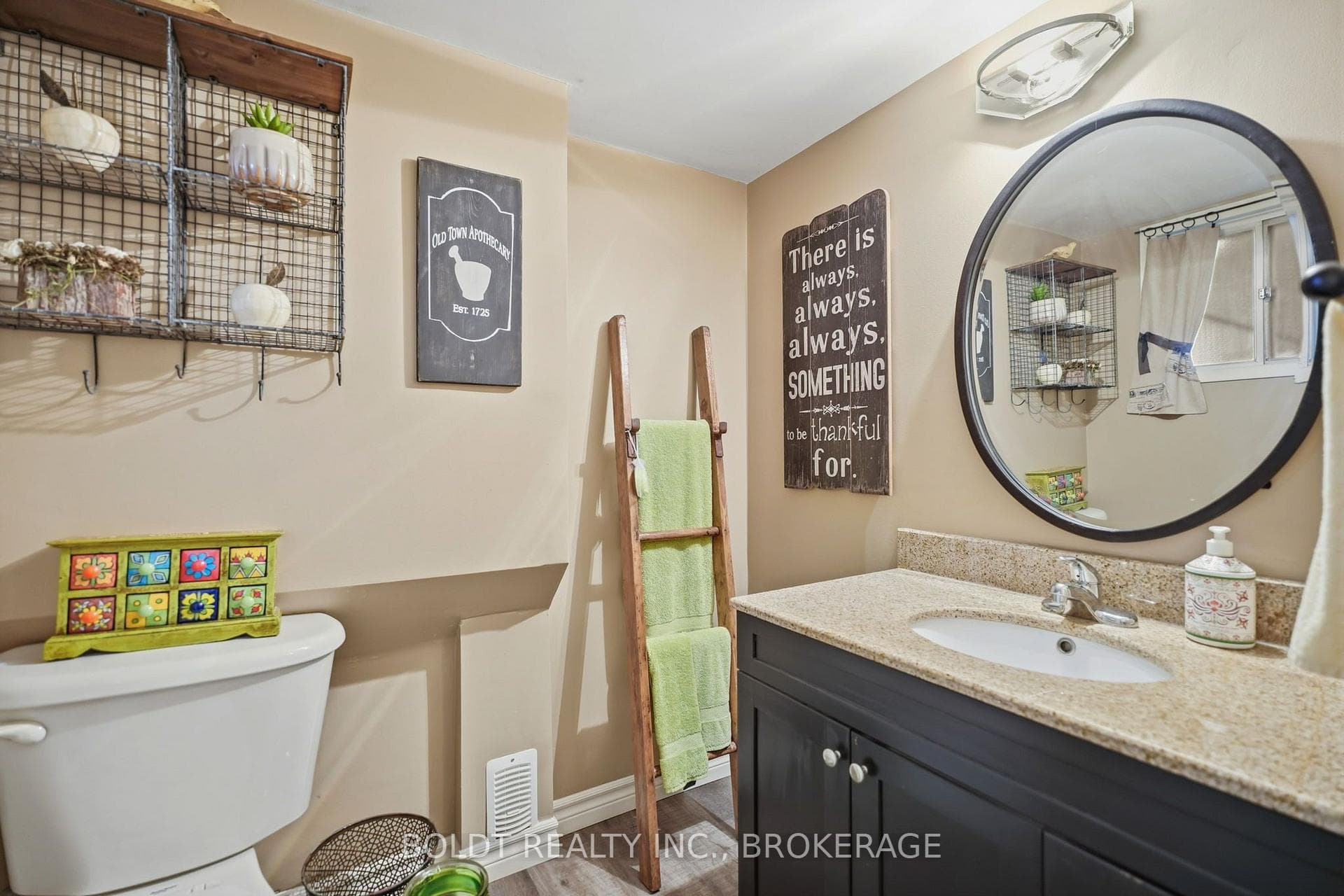 18 Prince Charles Drive photo 31