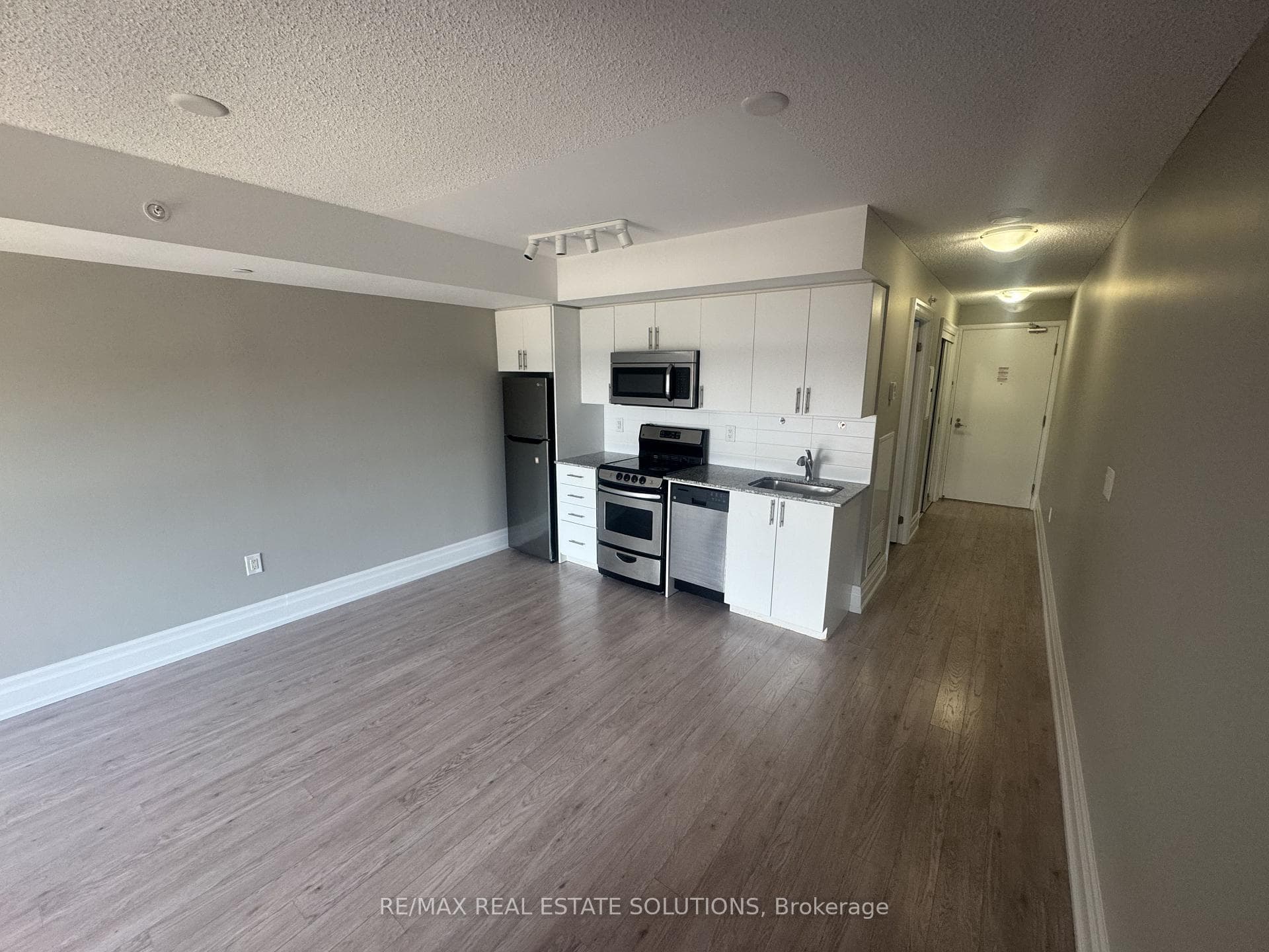 800 Lawrence Avenue Unit 516 photo 2