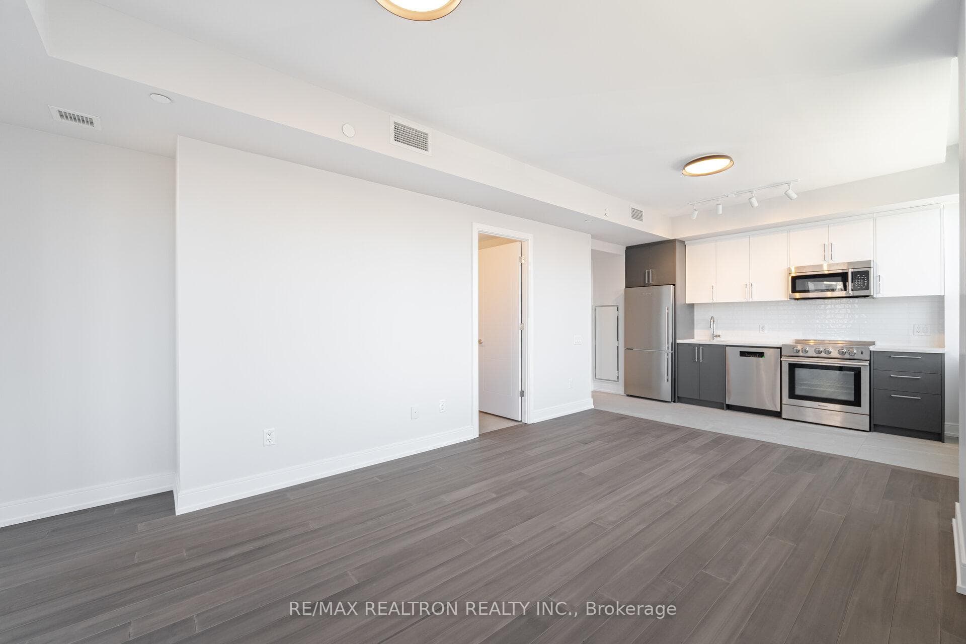 664 Spadina Avenue Unit 305 photo 4