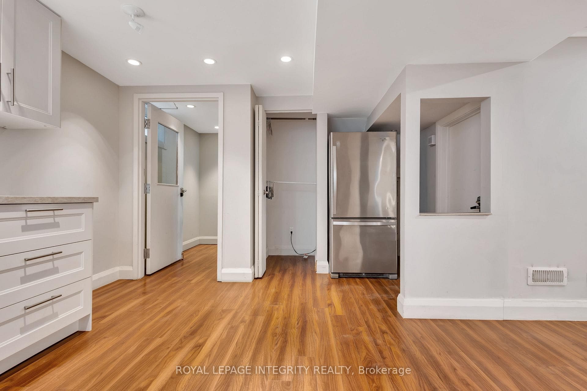 1443 Woodroffe Avenue photo 24