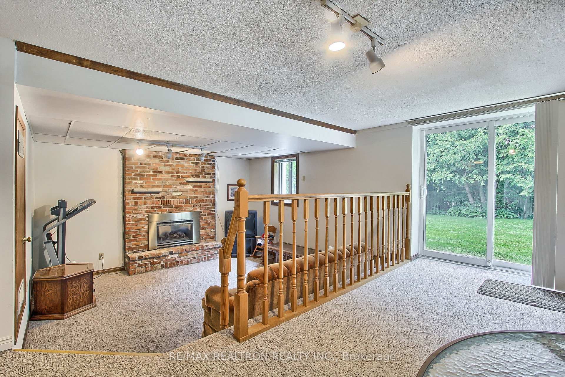 771 Greenfield Crescent photo 14