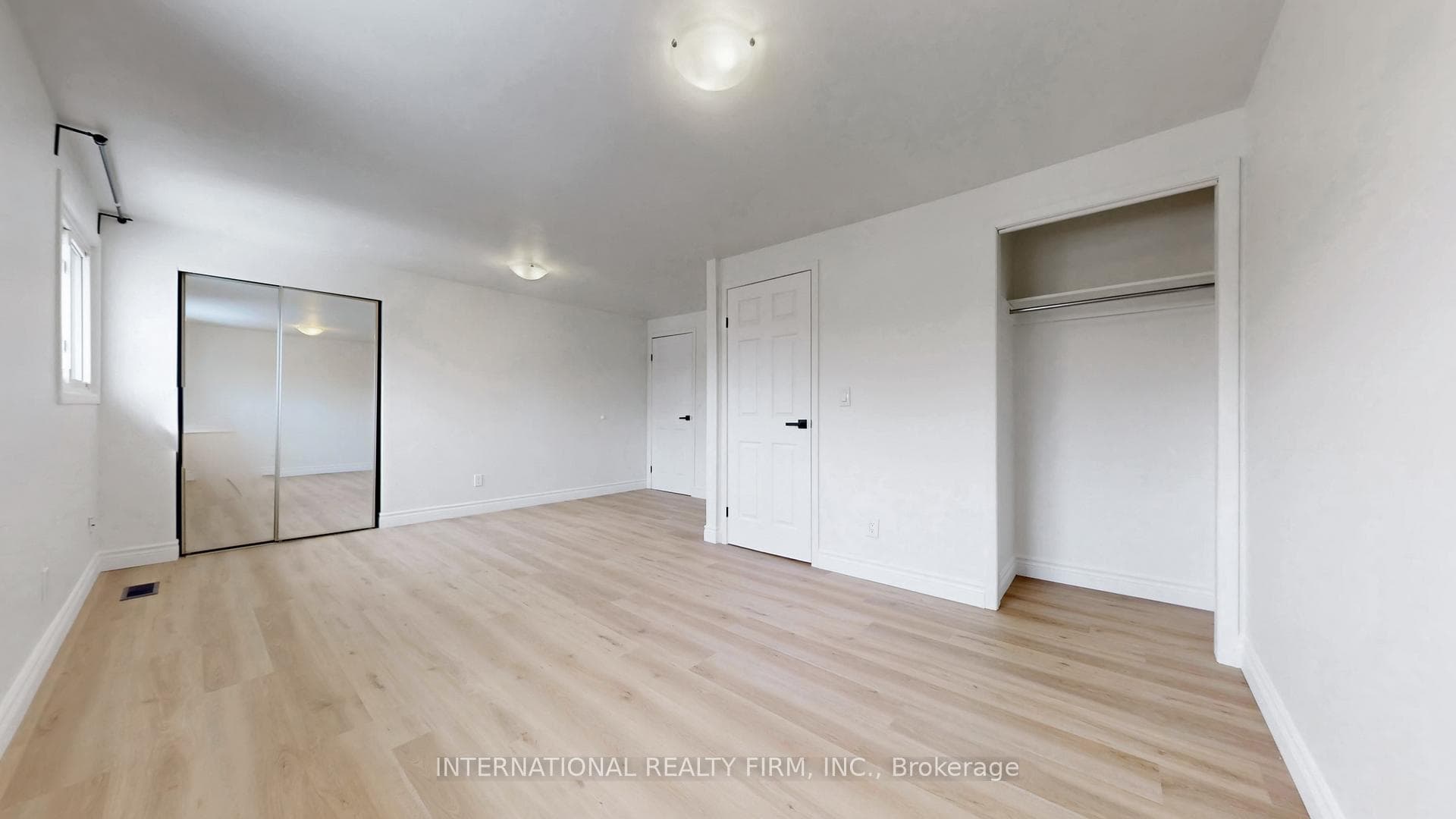 1364 Lakefield Street photo 12