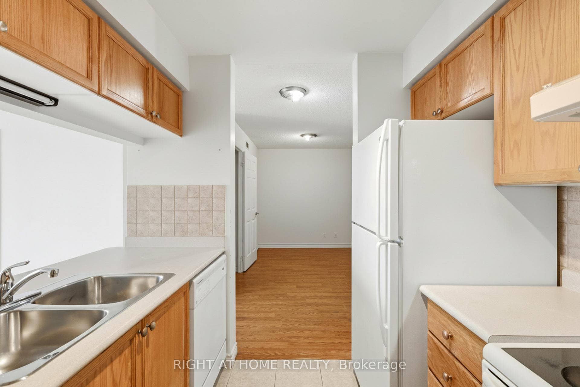 18 Mondeo Drive Unit 727 photo 11
