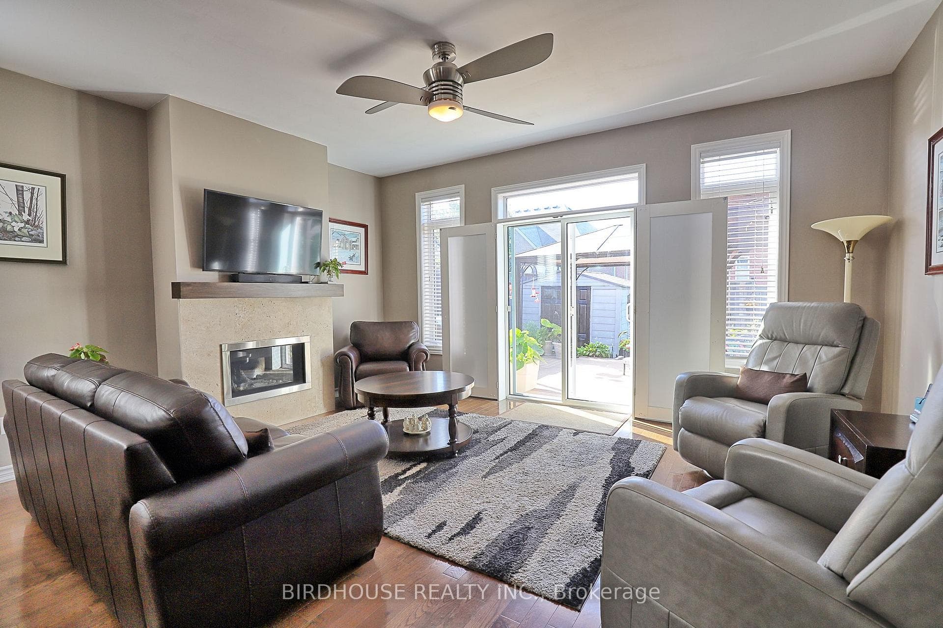 21 ELLIS Crescent photo 15