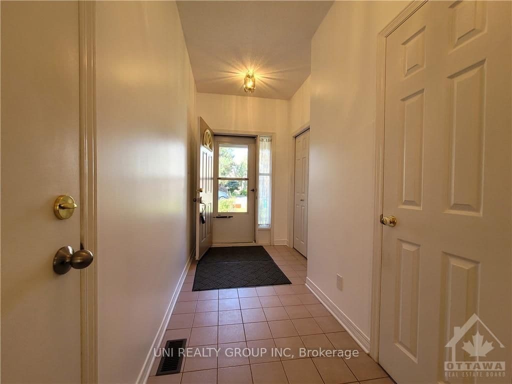 96 WESTPOINTE Crescent photo 2