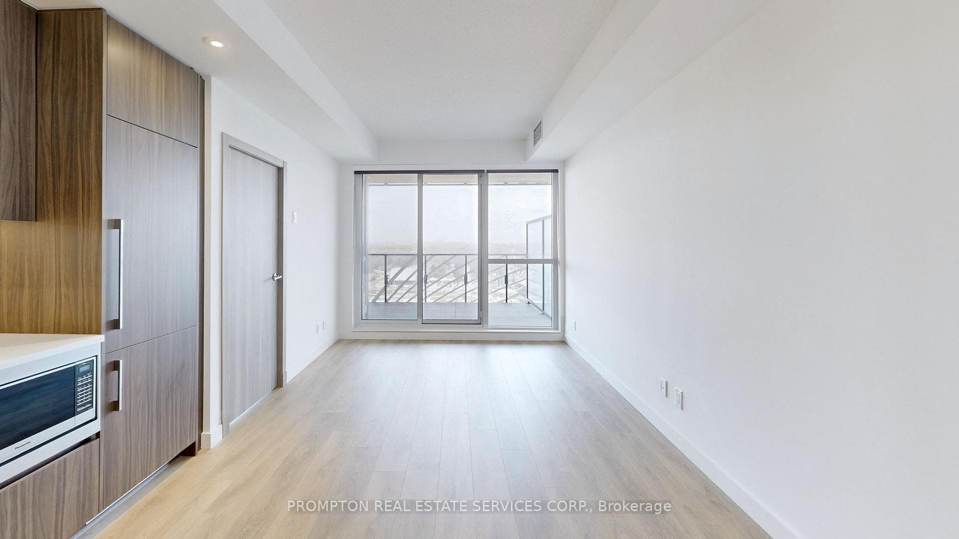 27 Mcmahon Drive Unit 1810 photo 5