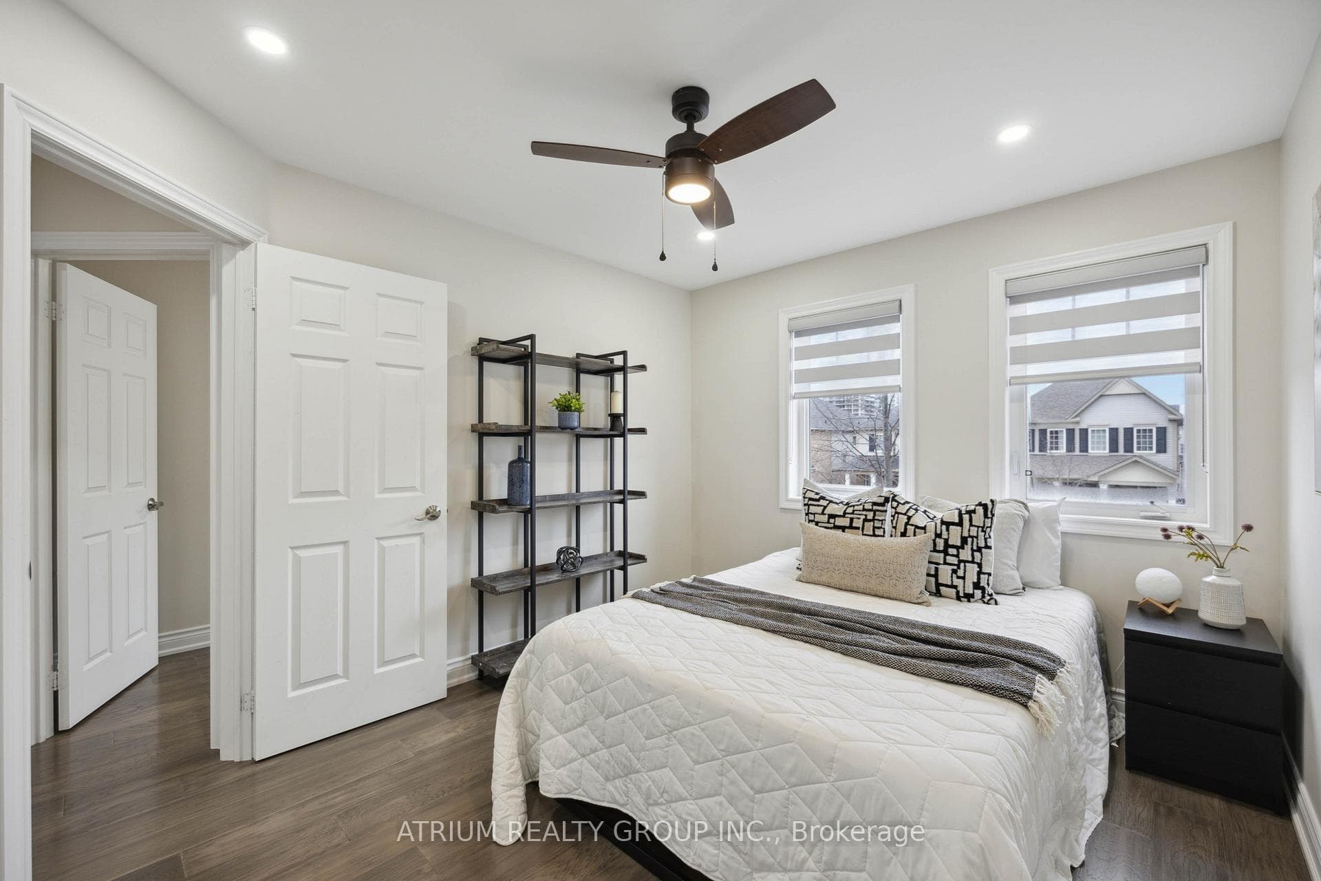 73 Donlevy Crescent photo 34