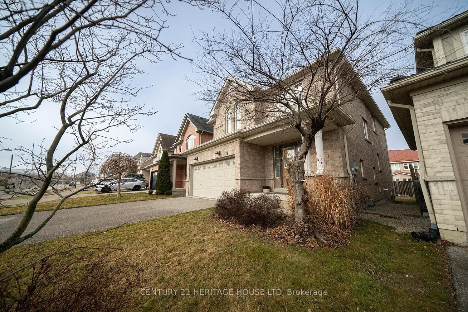 9 Barrett Avenue photo 4