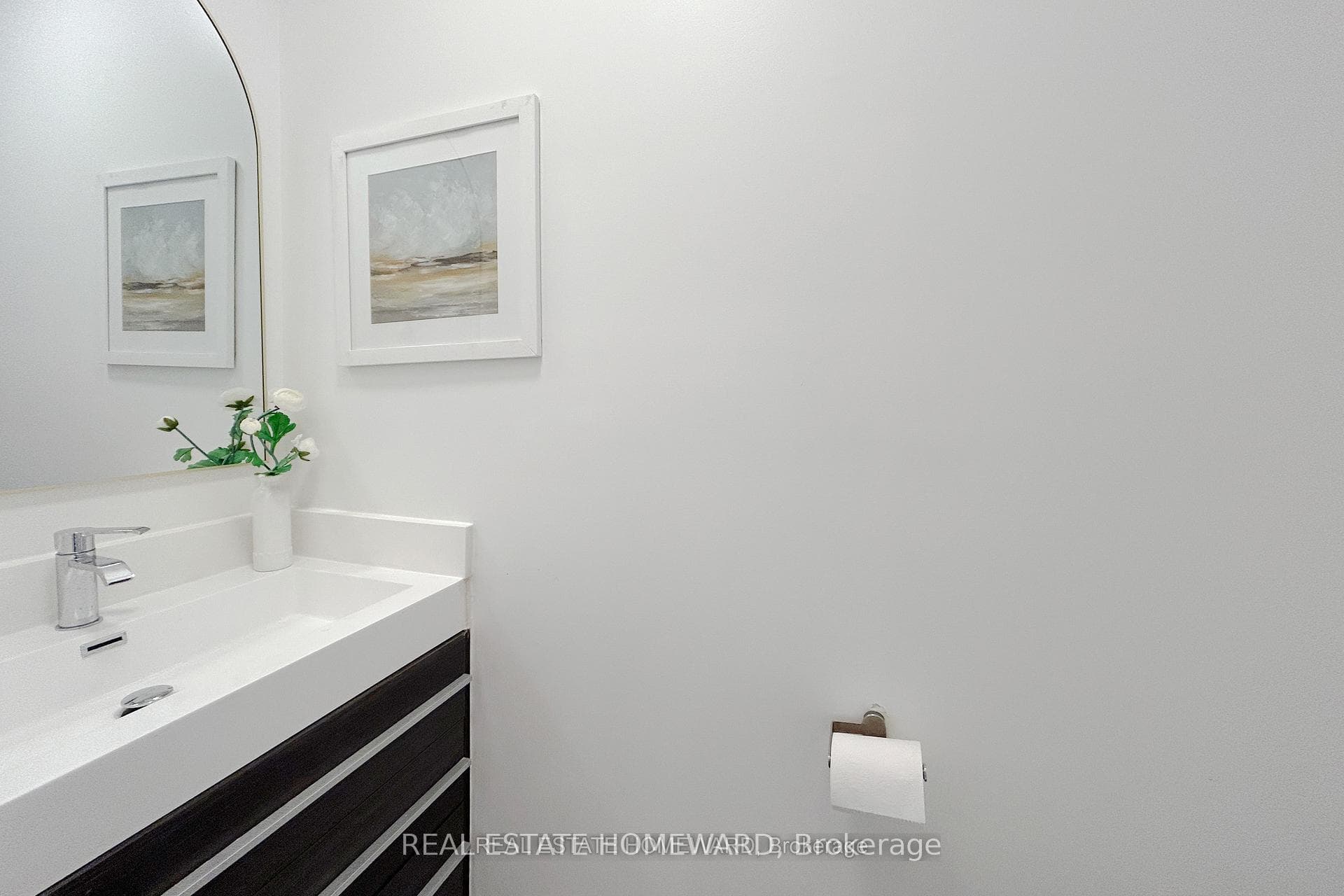 Main floor washroom alternate angle