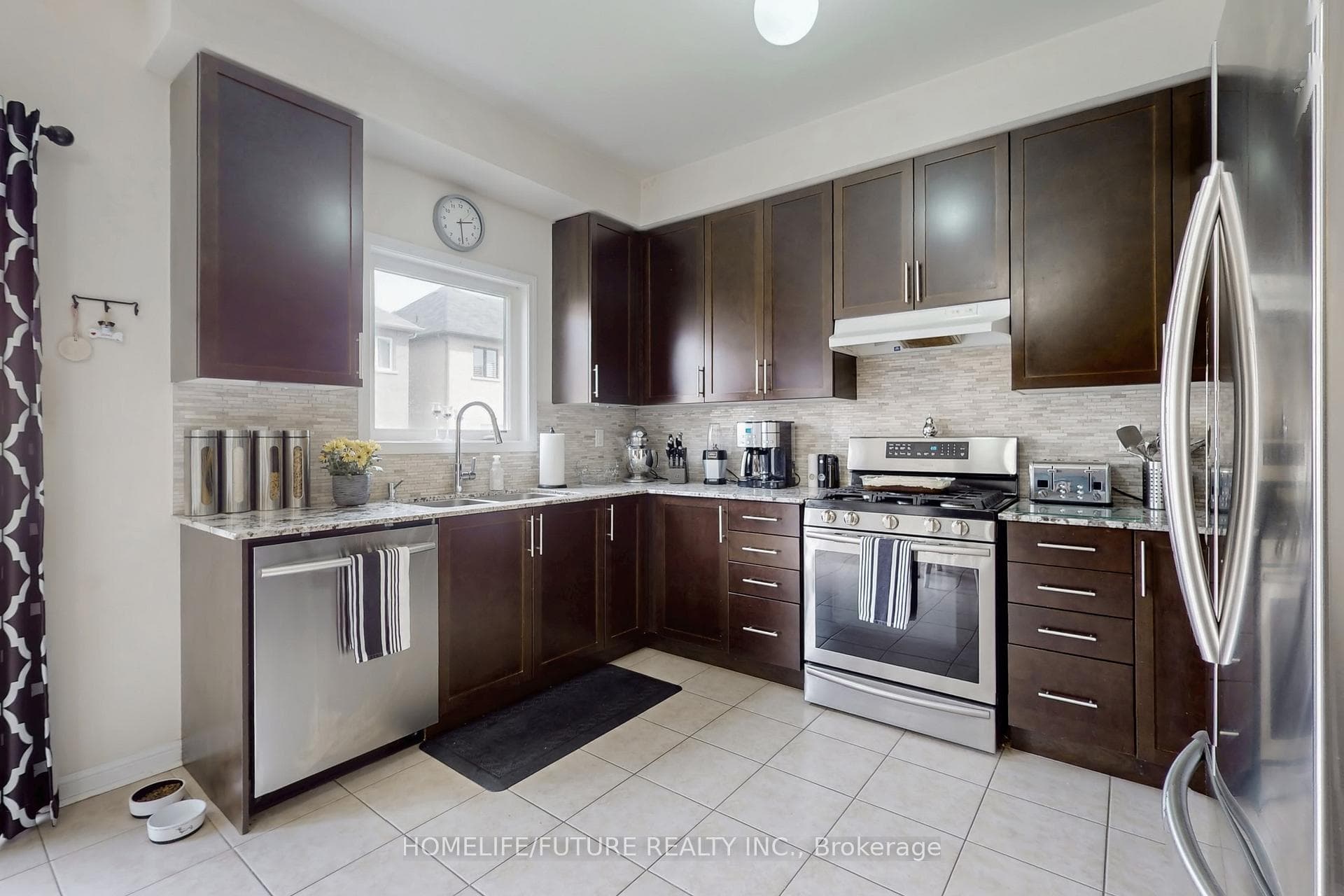 23 Edwin Carr Street photo 20