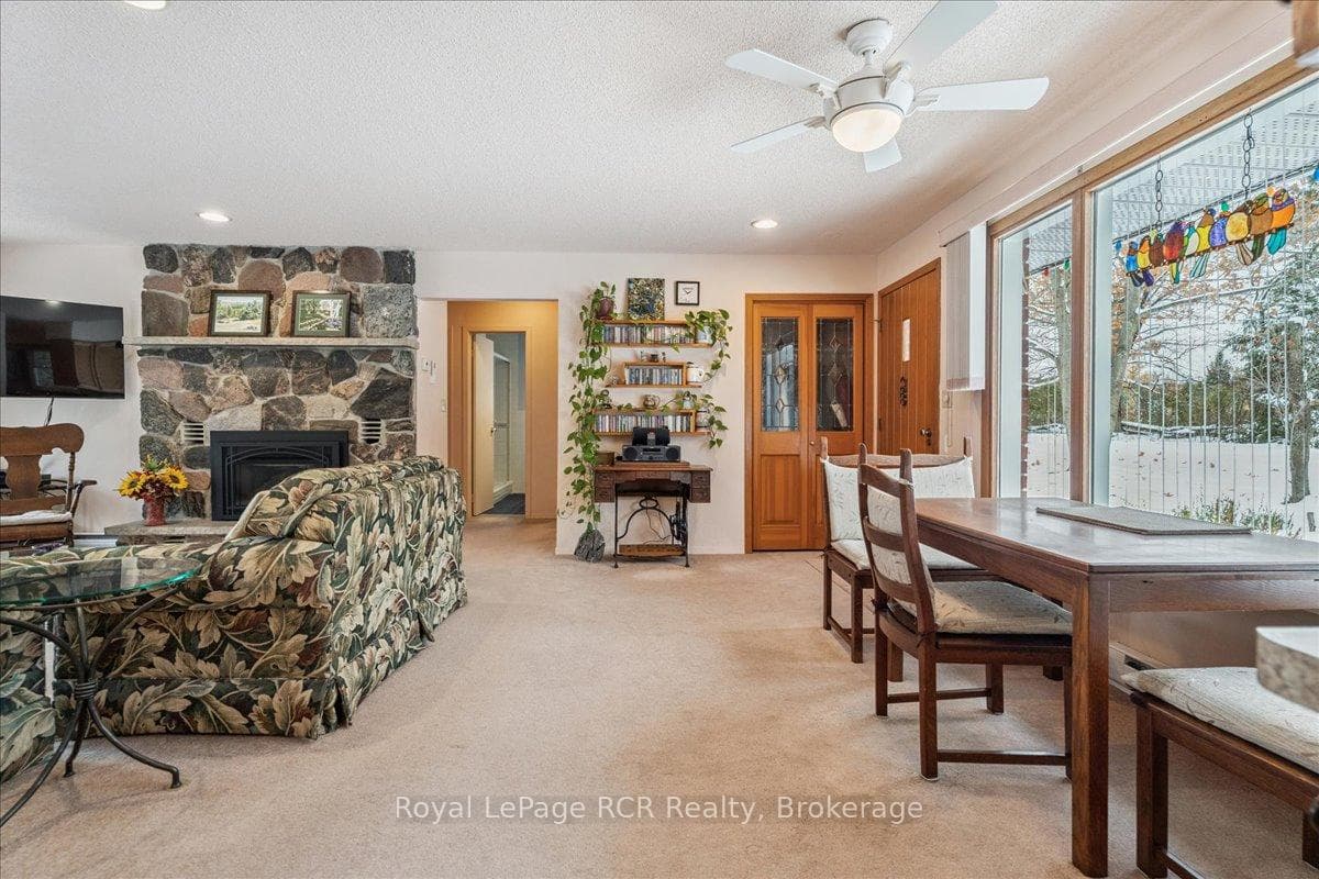 202 Gore Crescent photo 7