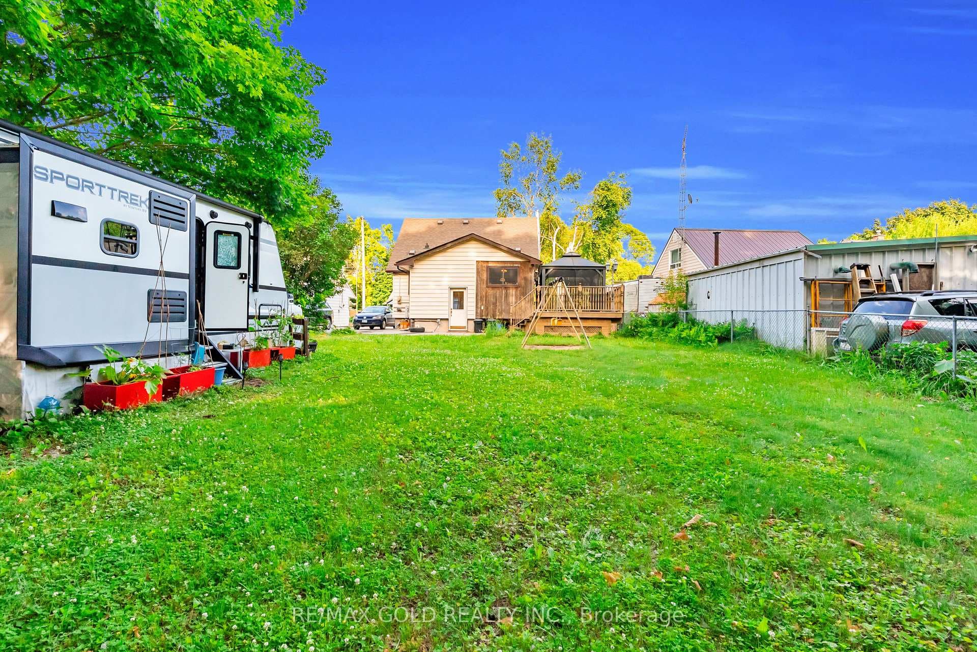 213 Mason Boulevard photo 35