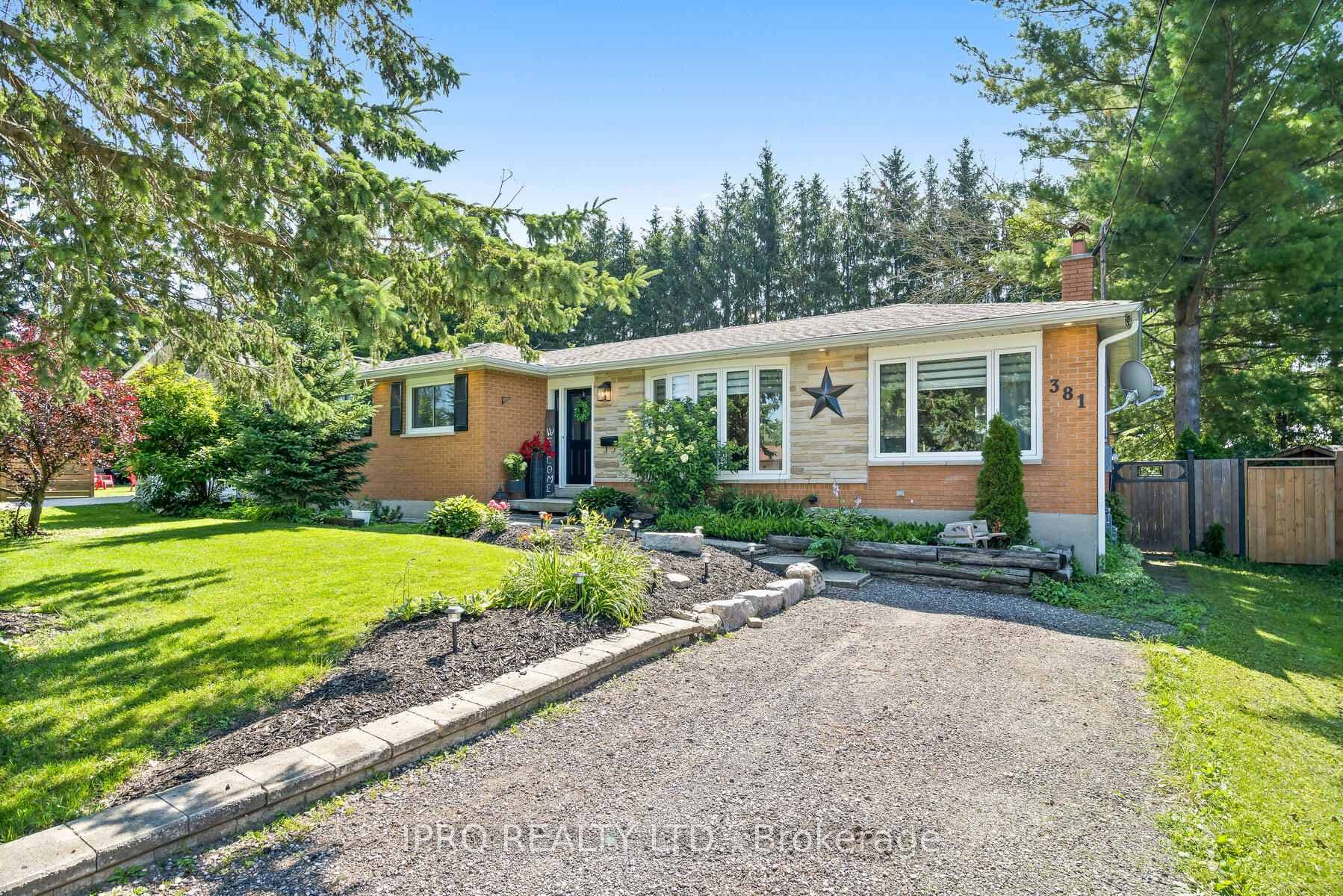 381 Cummings Crescent photo 3
