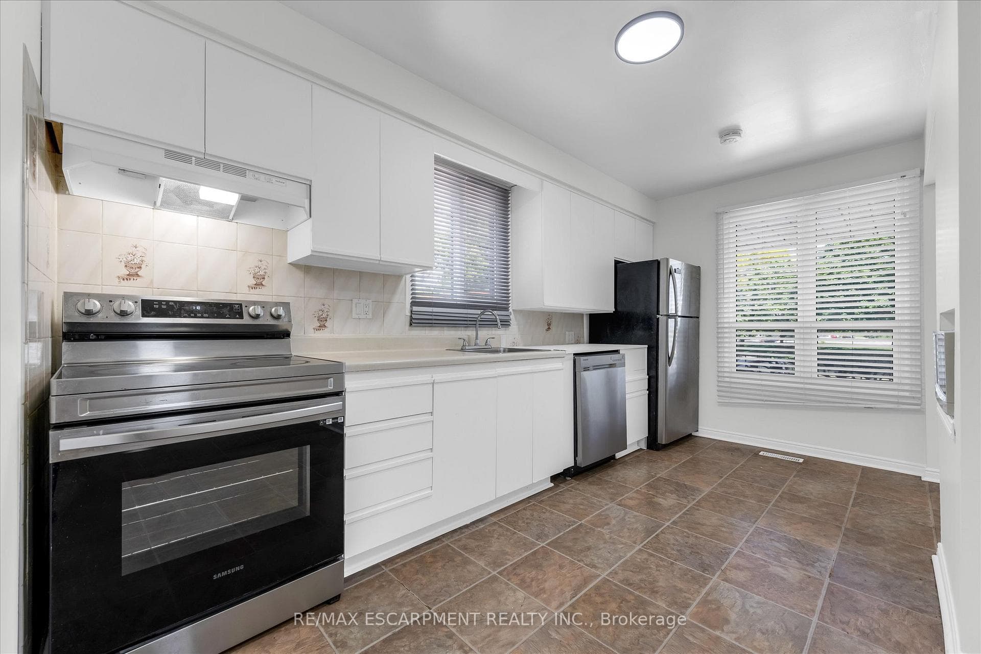 261 LIMERIDGE Road photo 10