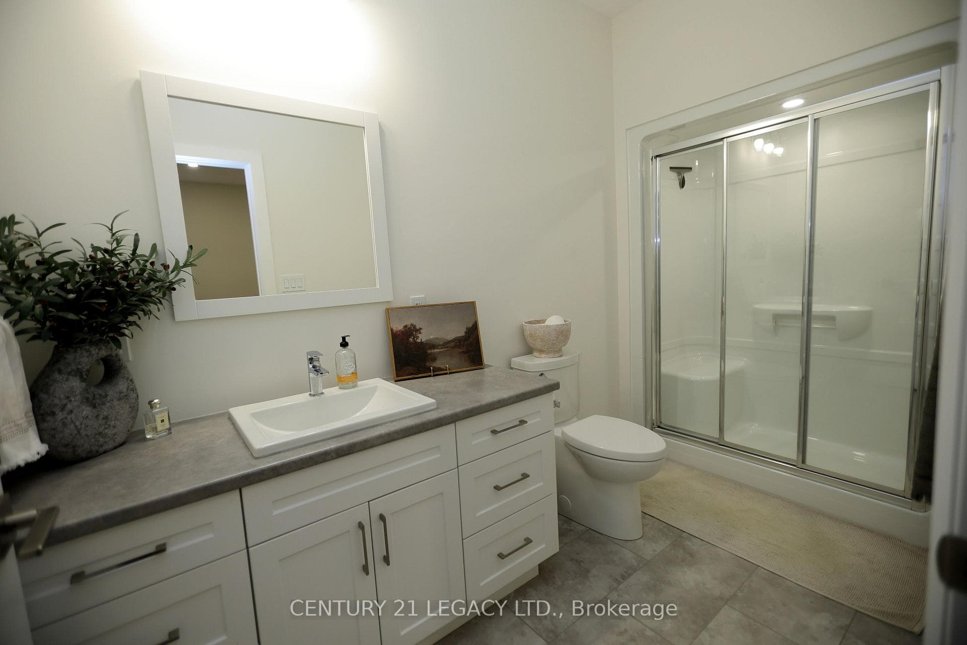 675 Winchester Avenue photo 12