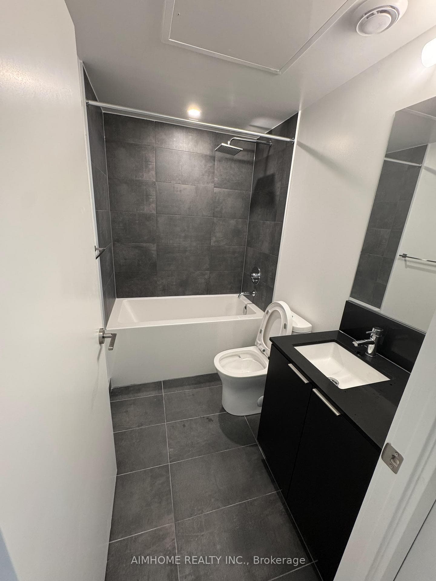 8 wellesley Street Unit 4002 photo 5