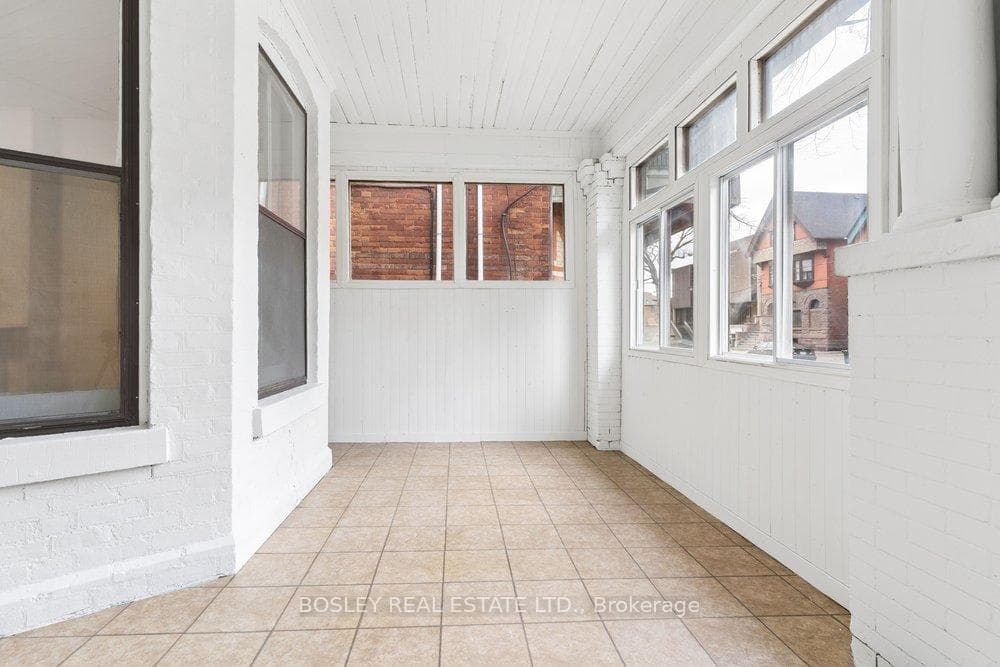 221 Beverley Street photo 4