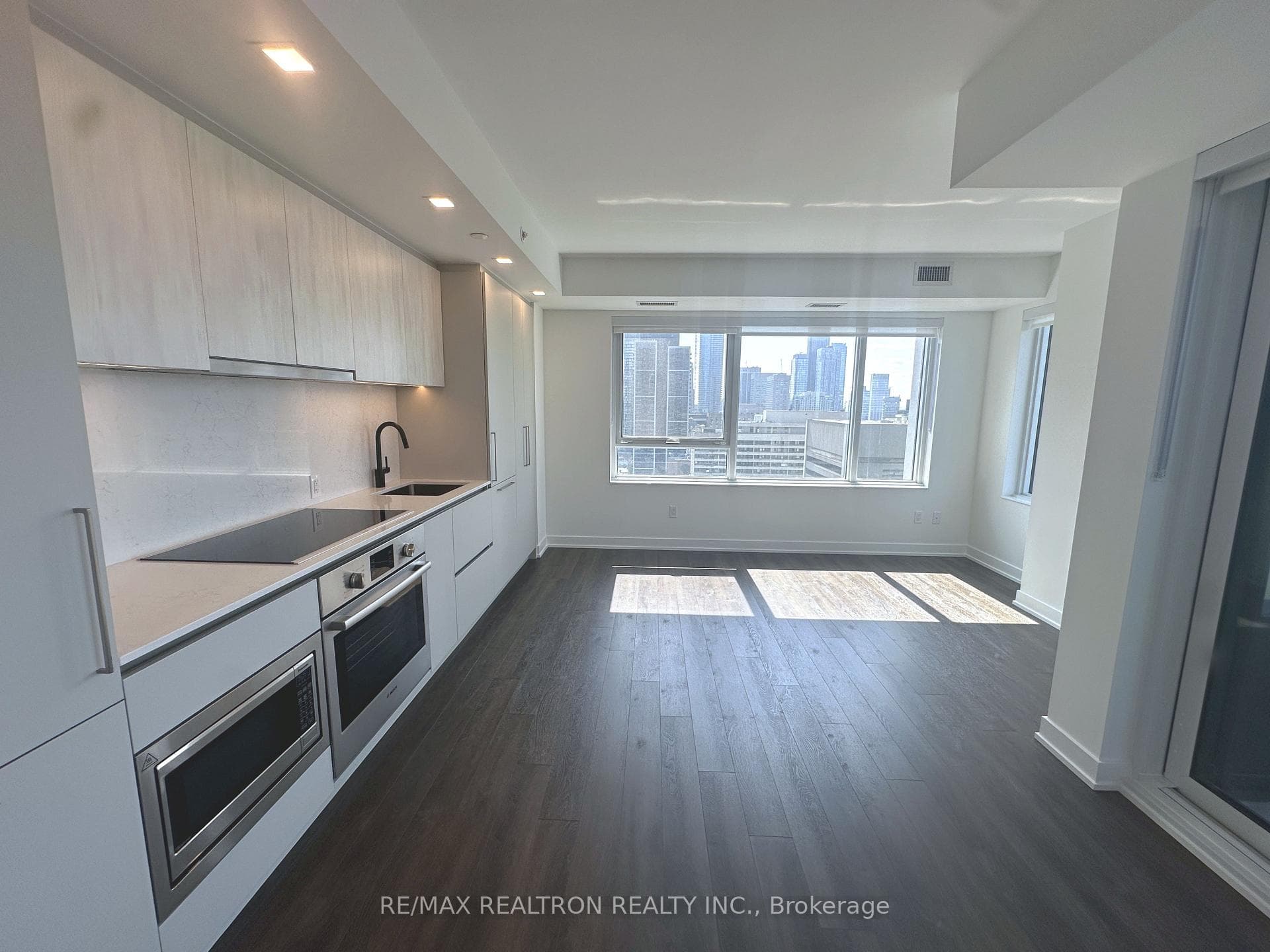 609 Sherbourne Street Unit 3004 photo 24