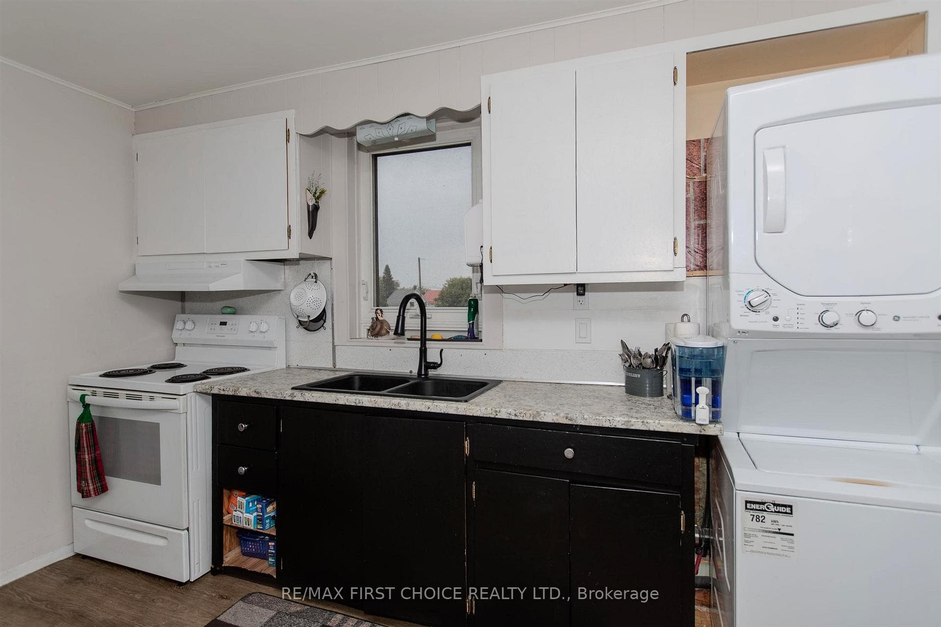503 Prince Arthur Boulevard photo 23