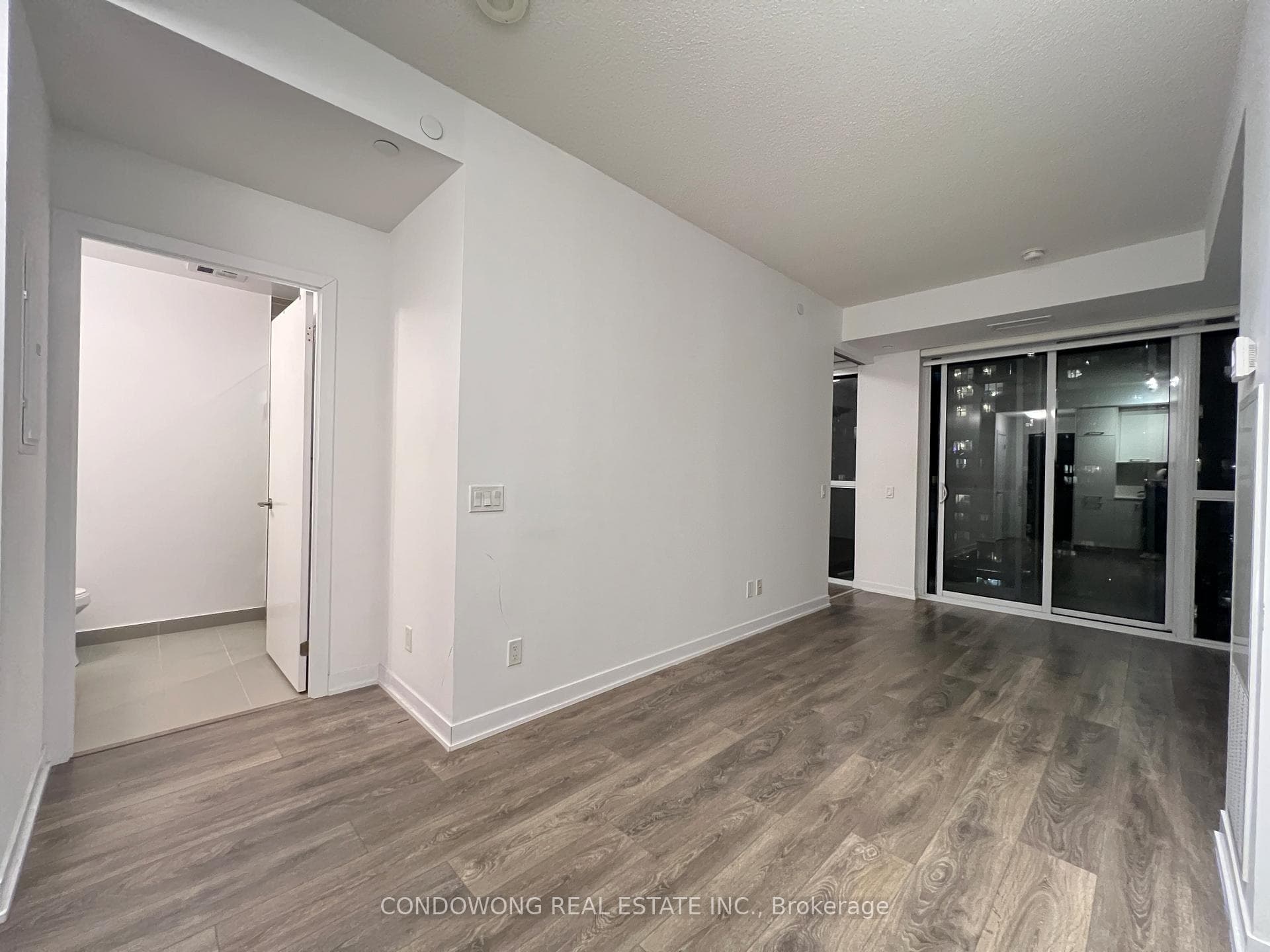 87 Peter Street Unit 2716 photo 2