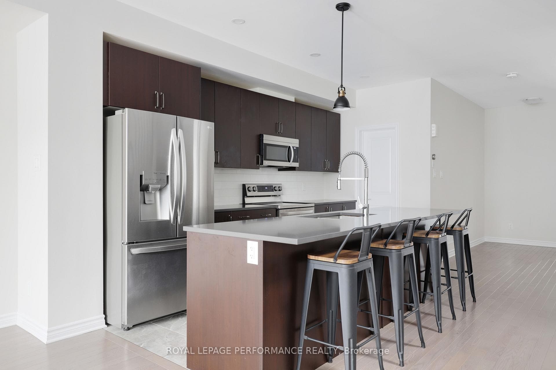 1011 Kijik Crescent photo 10