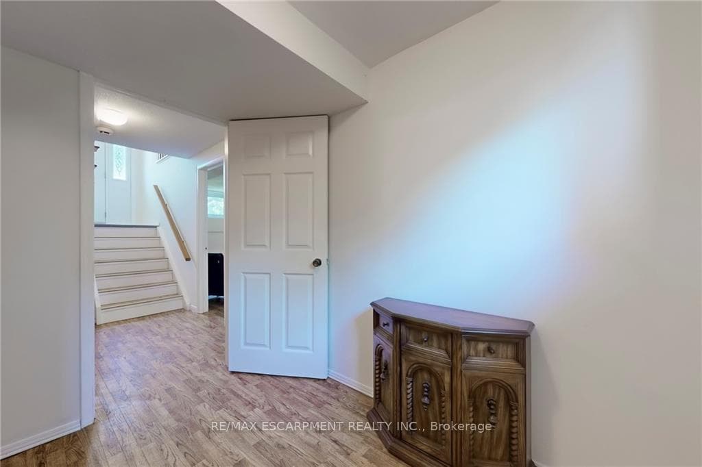 512 Scarlett Crescent photo 29