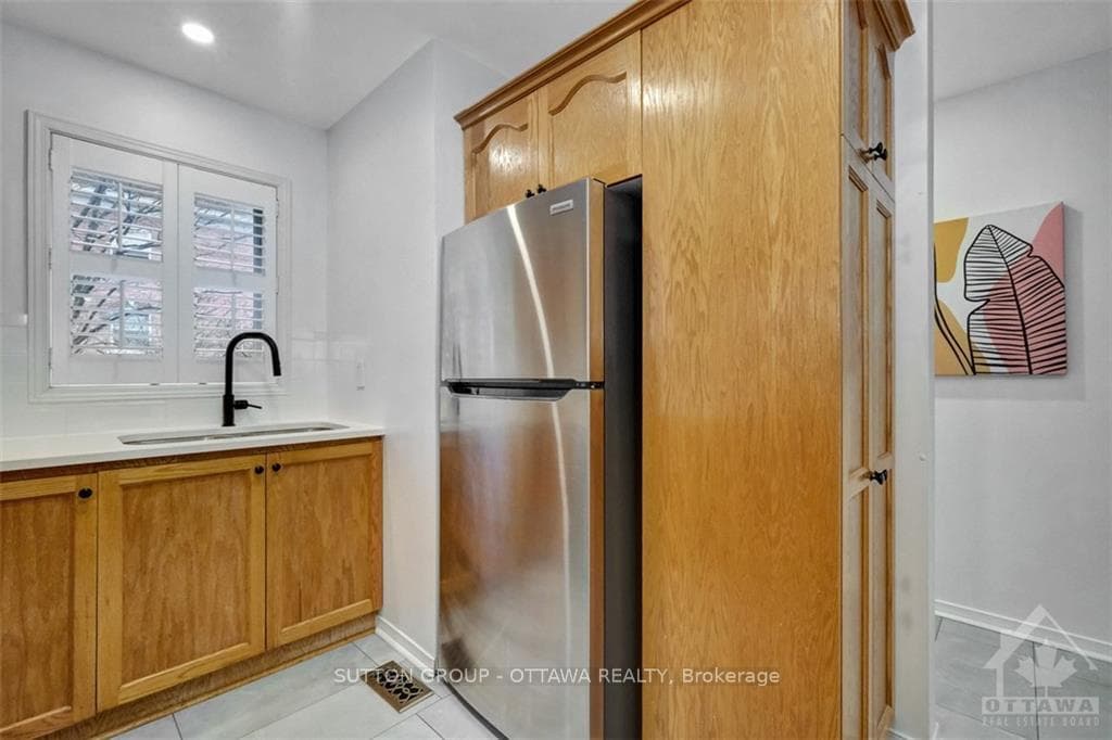 24 MACLEAN Street photo 11